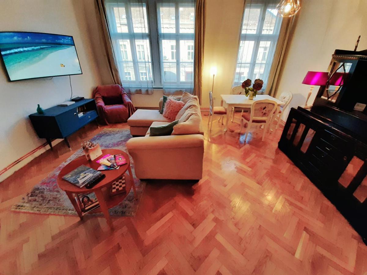 Central Loft Apartment Брашов Экстерьер фото